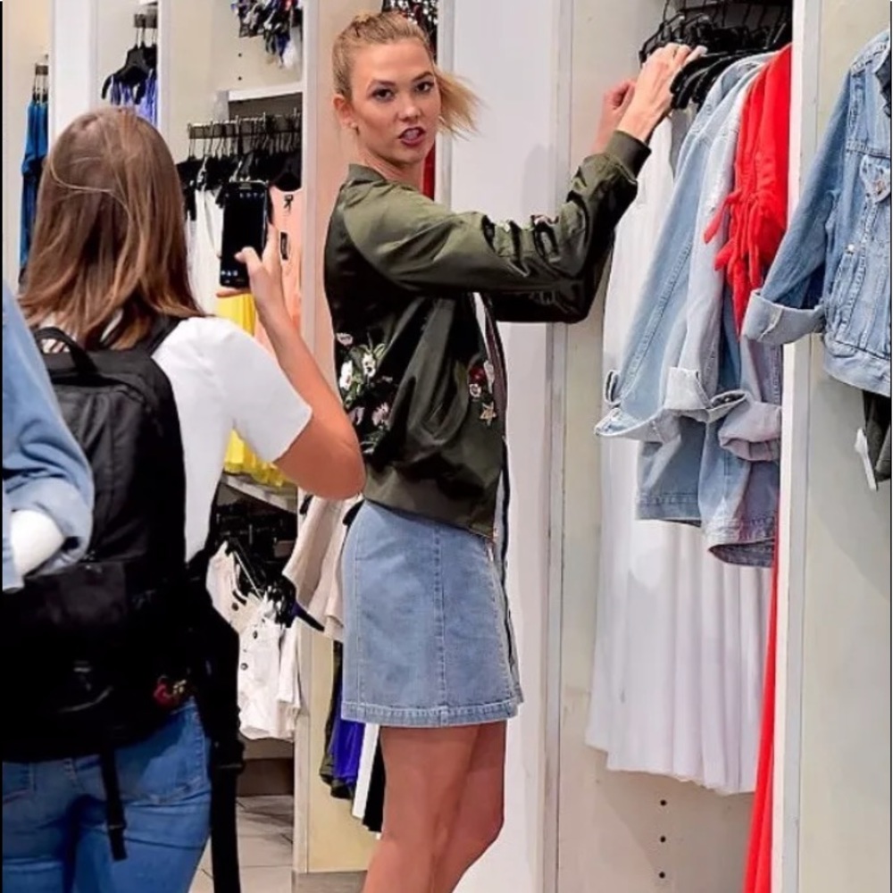 New embroidery bomber jacket spring Karlie Kloss - Picture 3 of 7